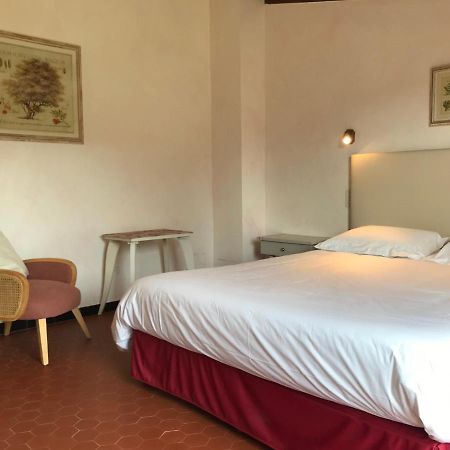 Golf Club D'Uzes Bed & Breakfast Exterior photo