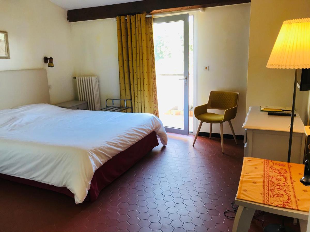 Golf Club D'Uzes Bed & Breakfast Exterior photo