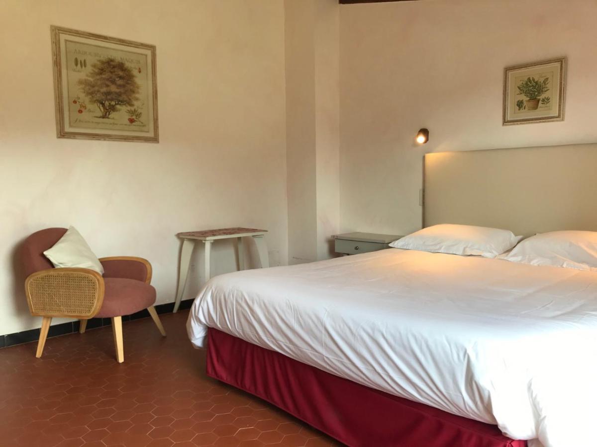 Golf Club D'Uzes Bed & Breakfast Exterior photo