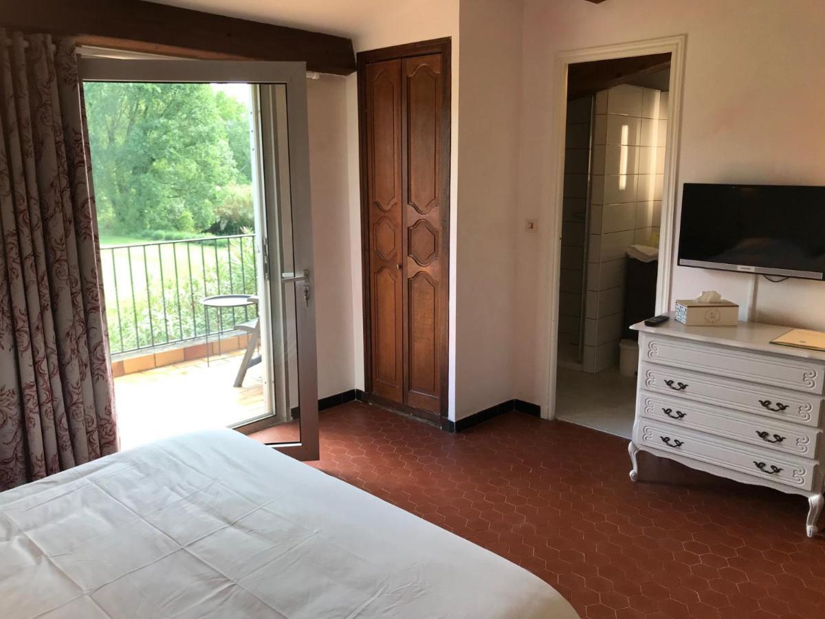 Golf Club D'Uzes Bed & Breakfast Exterior photo