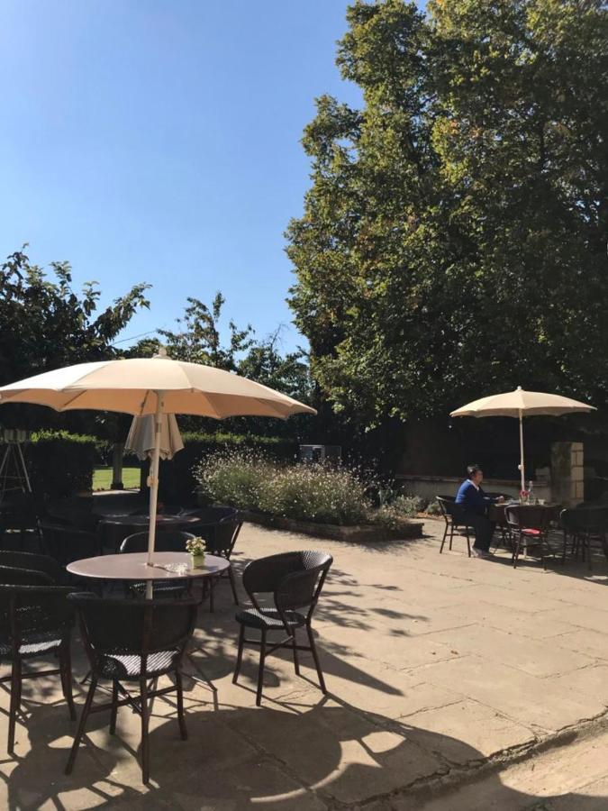 Golf Club D'Uzes Bed & Breakfast Exterior photo