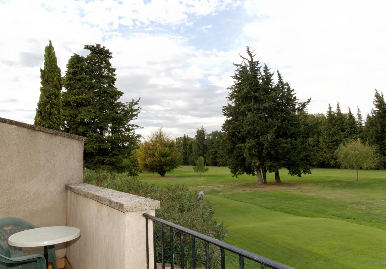 Golf Club D'Uzes Bed & Breakfast Exterior photo