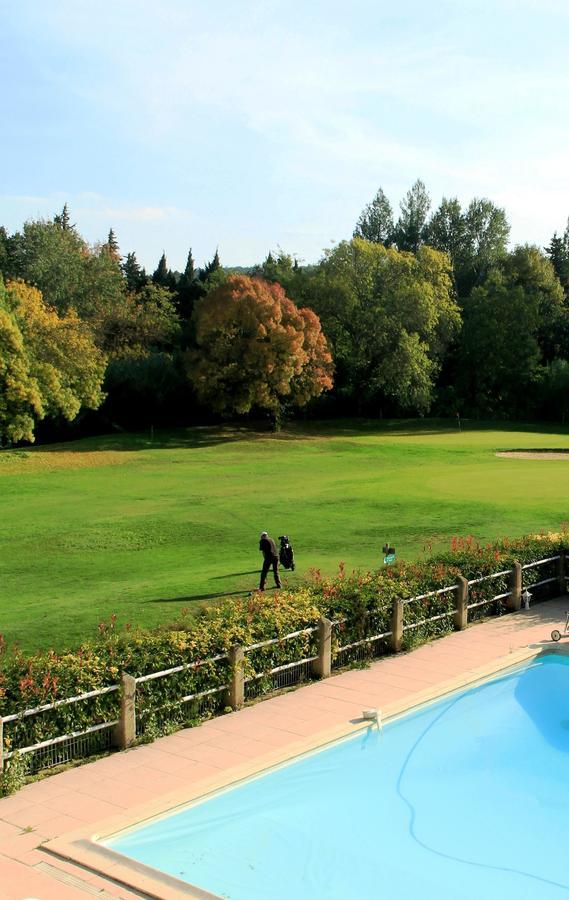 Golf Club D'Uzes Bed & Breakfast Exterior photo
