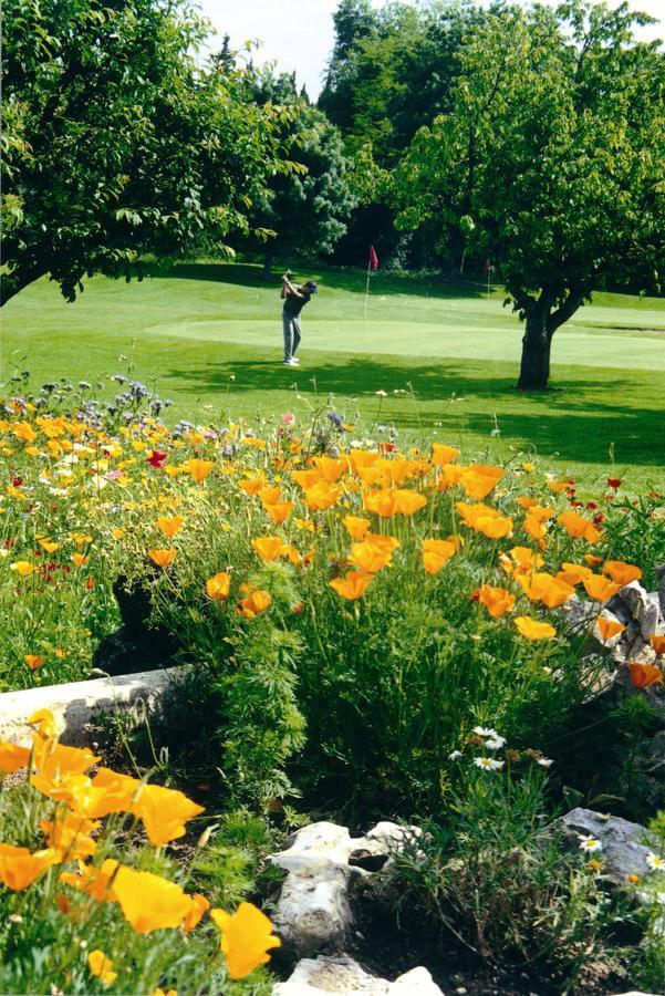 Golf Club D'Uzes Bed & Breakfast Exterior photo