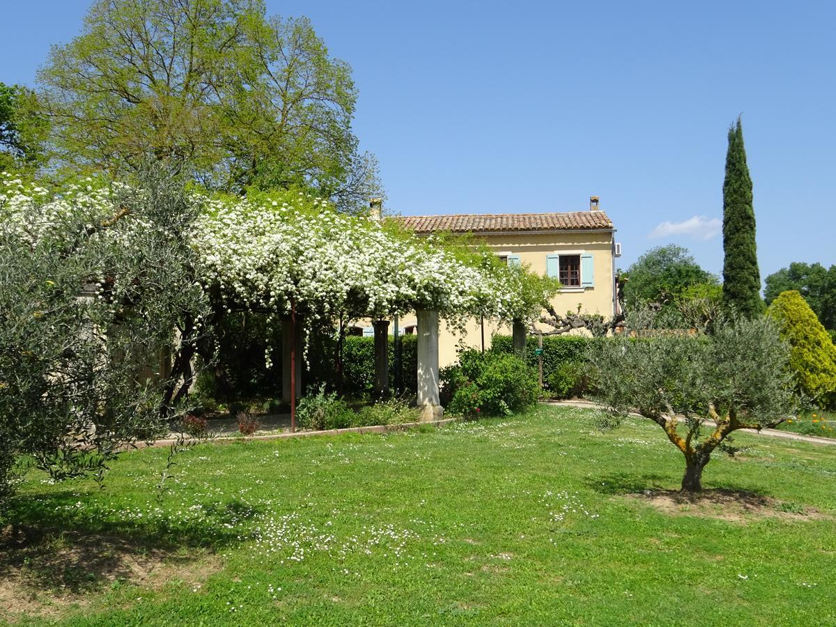 Golf Club D'Uzes Bed & Breakfast Exterior photo